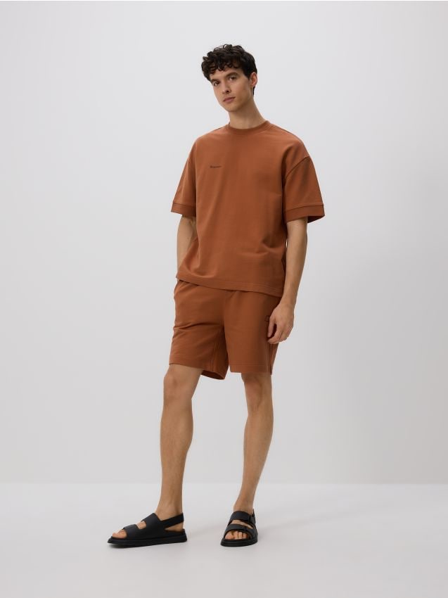 Reserved - Pantaloni scurți comfort cu conținut ridicat de bumbac - maro Reserved - Pantaloni scurți comfort cu conținut ridicat de bumbac - maro