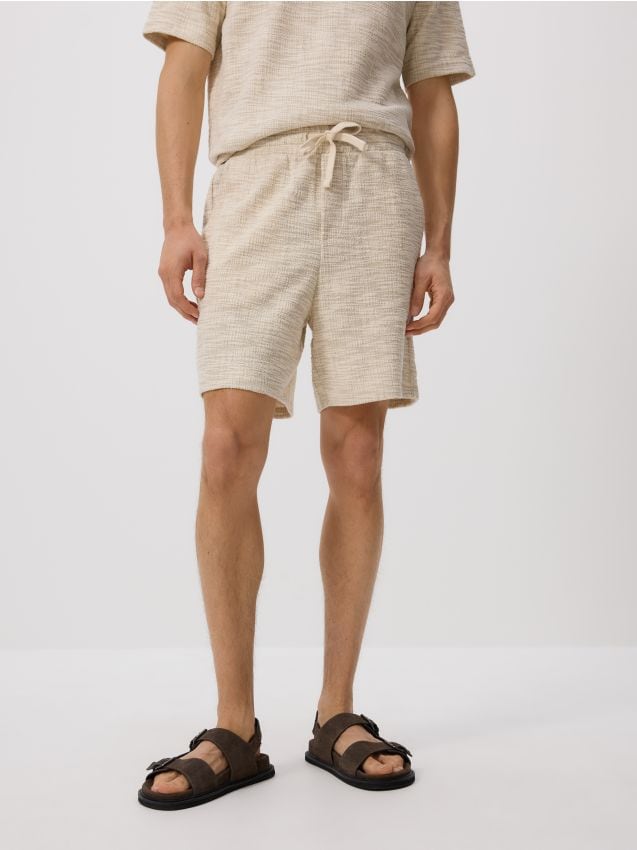 Shorts i strukturstof i regular fit - RESERVED
