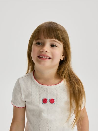 Tricou cu broderie