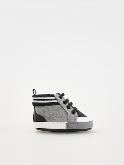 Klassische Sportschuhe