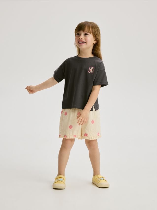 Cotton rich T-shirt with embroidery detail - RESERVED
