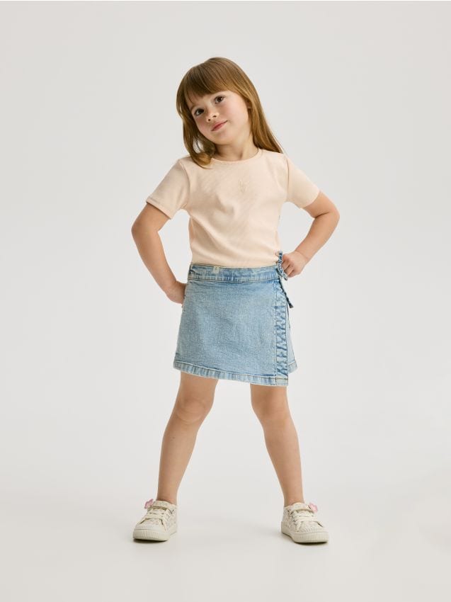 Cotton rich T-shirt with embroidery detail - RESERVED