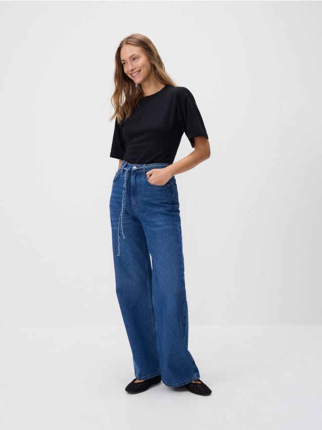 Waist-fitted T-shirt - RESERVED