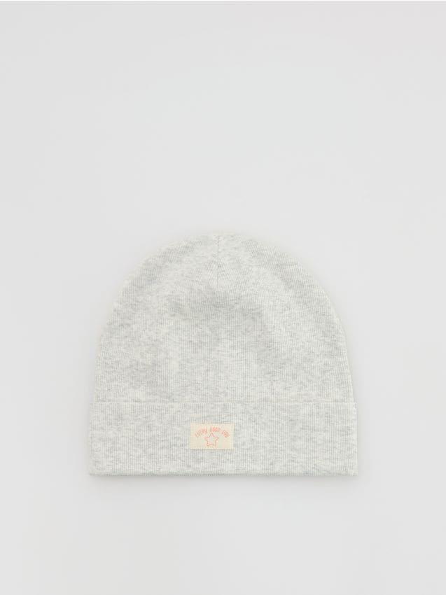 Beanie од ткаенина со висока содржина на памук со лепенка - RESERVED