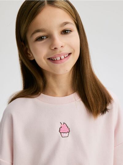 Sweatshirt with embroidery detailing