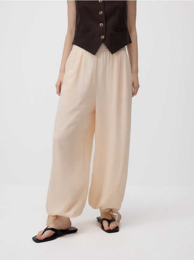 Joggers with tie up waist - RESERVED