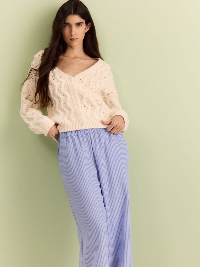 Reserved - Cardigan tricotat cu model decorativ - crem