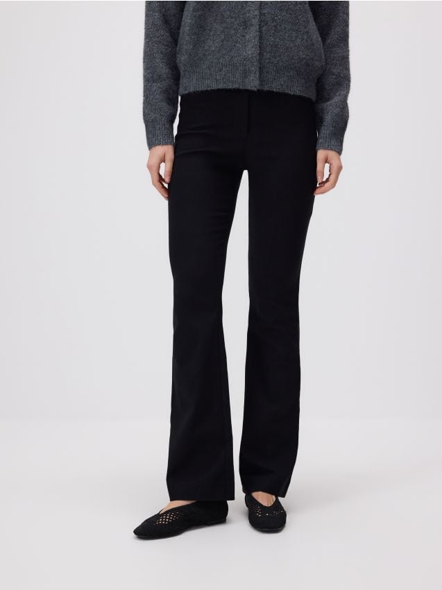 Reserved - Pantaloni flare cu adaos de viscoză - negru