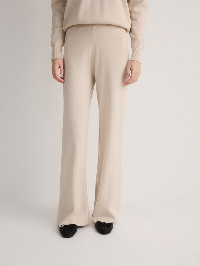 Lockere Hosen mit Viskose - RESERVED