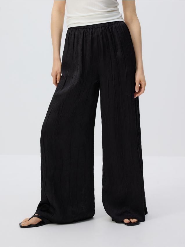 Pantalone s nabranim efektom - RESERVED