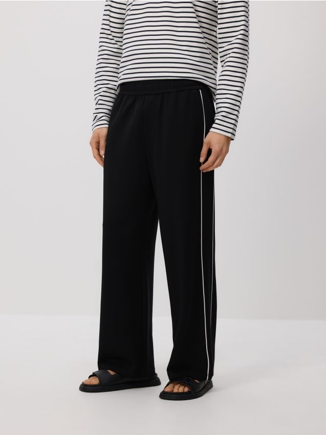 Loose trousers - RESERVED