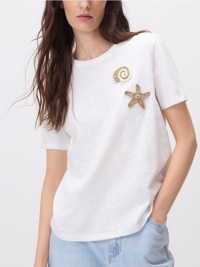 Regular fit T-shirt with appliqués - RESERVED