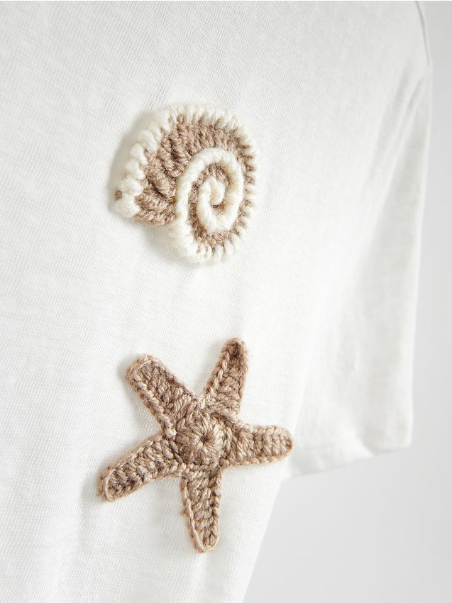 Regular fit T-shirt with appliqués - RESERVED