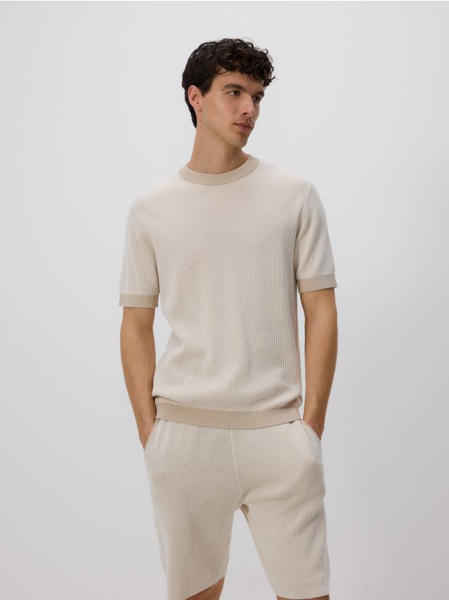 Reserved - Tricou regular fit din material structurat - bej