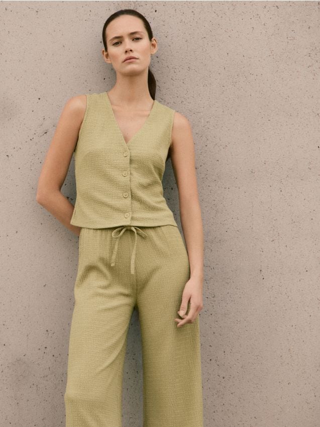 Structured knit vest - RESERVED