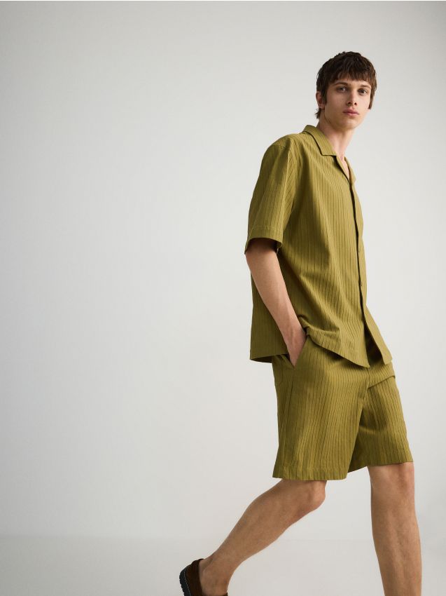 Reserved - men`s shorts - verde-oliv deschis