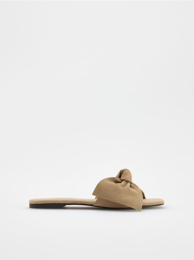 Mockasandaler med rosett - RESERVED