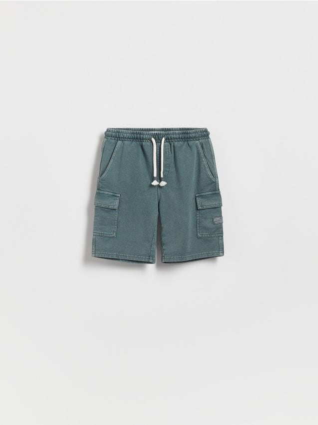 Reserved - Pantaloni scurți cargo, din bumbac - verde-metalizat