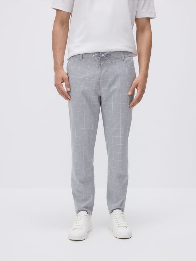 Reserved - Pantaloni carrot slim ecosez - gri deschis Reserved - Pantaloni carrot slim ecosez - gri deschis