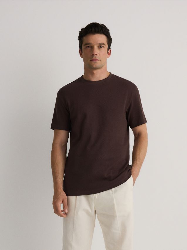 Reserved - tricou regular cu aplicație - maro-închis