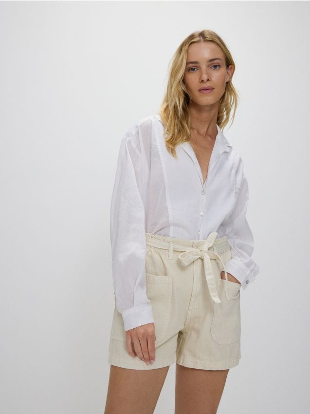 Reserved - pantaloni scurți mom fit, din denim, cu curea - bej