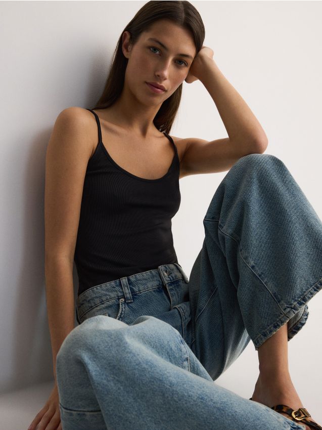 Reserved - top din tricot striat cu conținut ridicat de modal - negru