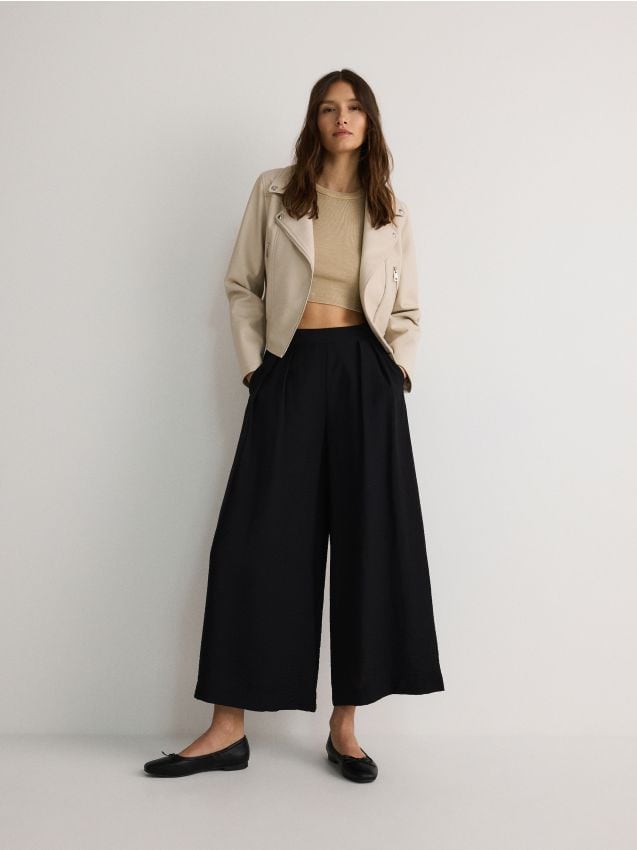 Reserved - Pantaloni culotte din viscoză - negru