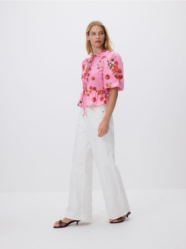 Bundne bluse med peplum - RESERVED