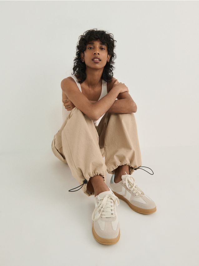 Sneaker aus Materialmix - RESERVED
