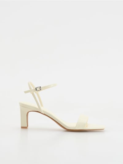 Sandalias con tacón