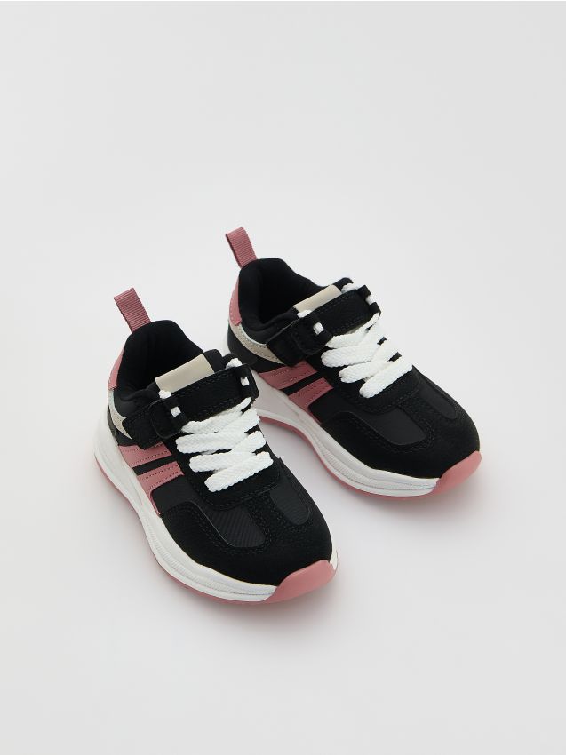 Sneakers with Velcro fastening - RESERVED