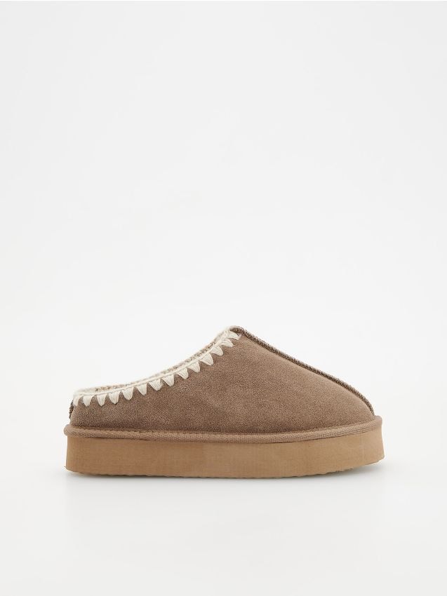 Sametne klompe na platformi - RESERVED