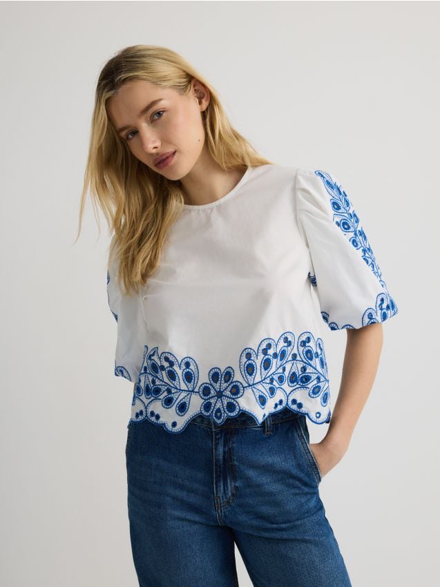 Top med dekorativ broderi - RESERVED