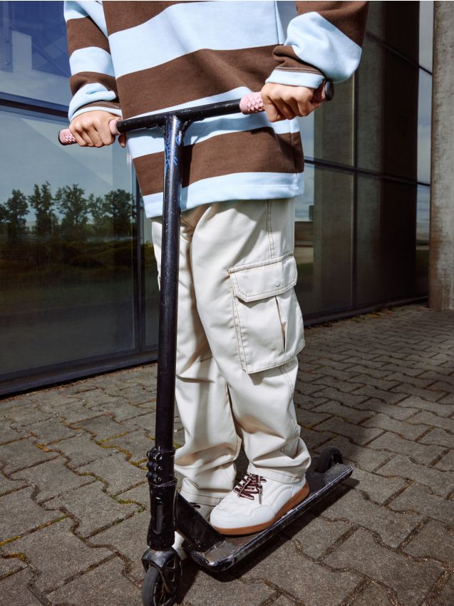 Hose mit kontrastierender Ziernaht - RESERVED