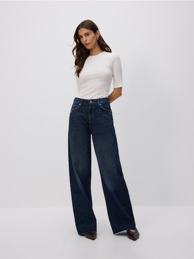 Wide leg jeans with stitching