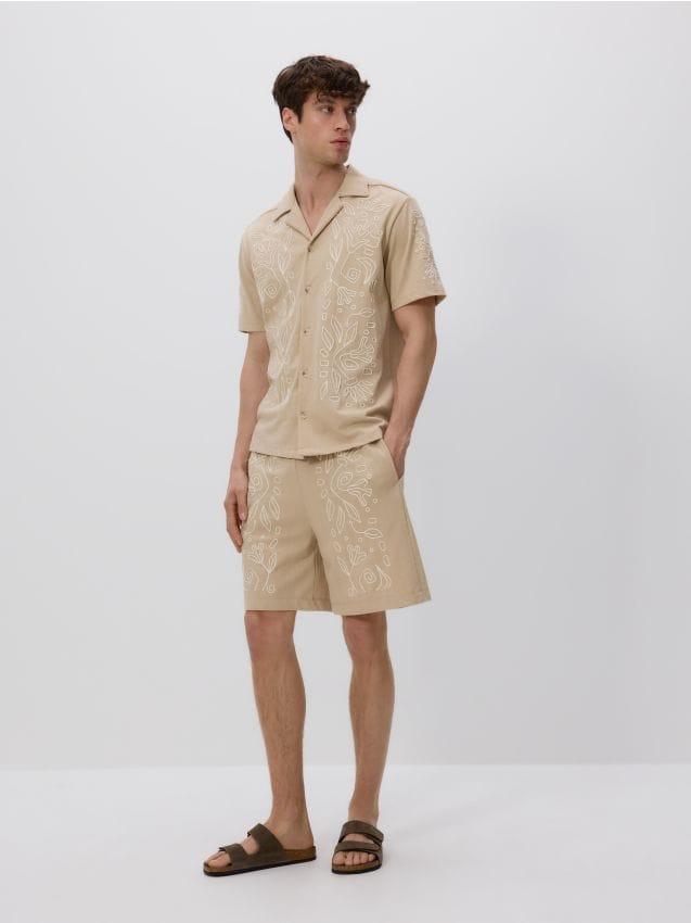 Regular shorts with embroidery detail - RESERVED
