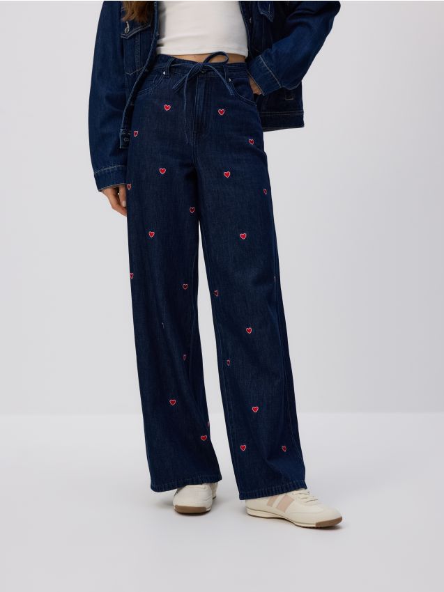 Jeansy wide leg z haftem - RESERVED