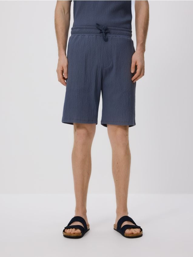 Shorts i strukturstof i regular fit - RESERVED