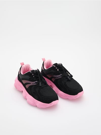 LADIES` TREKKING SHOES