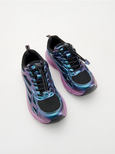 LADIES` TREKKING SHOES
