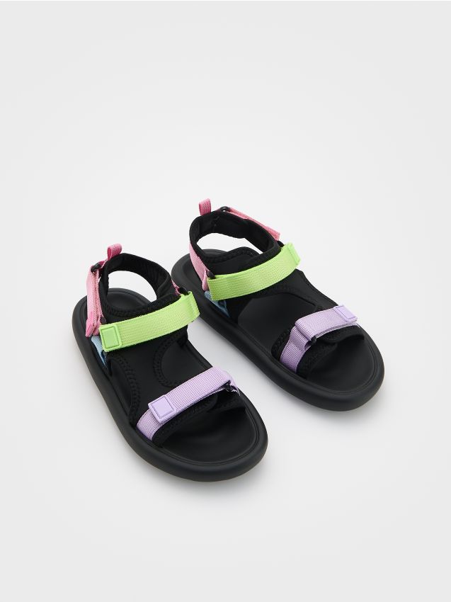 Lightweight sandals with Velcro fastening - RESERVED