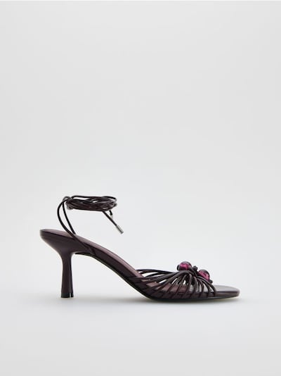 Sandali in pelle con tacco  