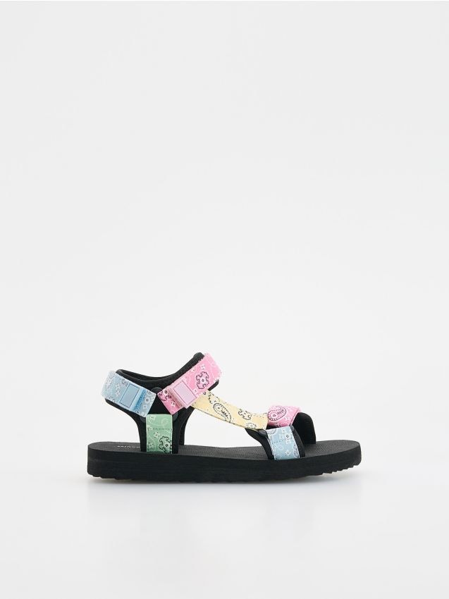 Lightweight sandals with Velcro fastening - RESERVED