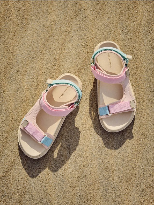 Lightweight sandals with Velcro fastening - RESERVED
