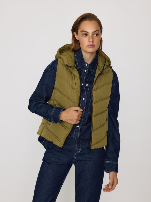Quilted vest with hood - RESERVED