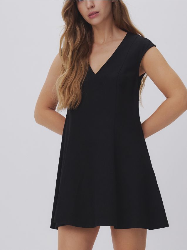 Dress with back cut-out - RESERVED