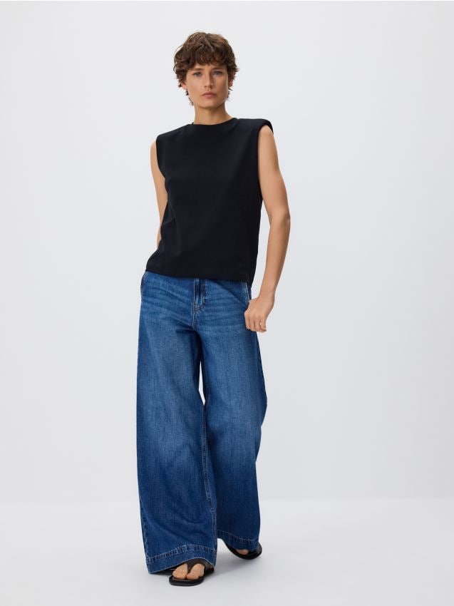 Padded shoulder T-shirt - RESERVED