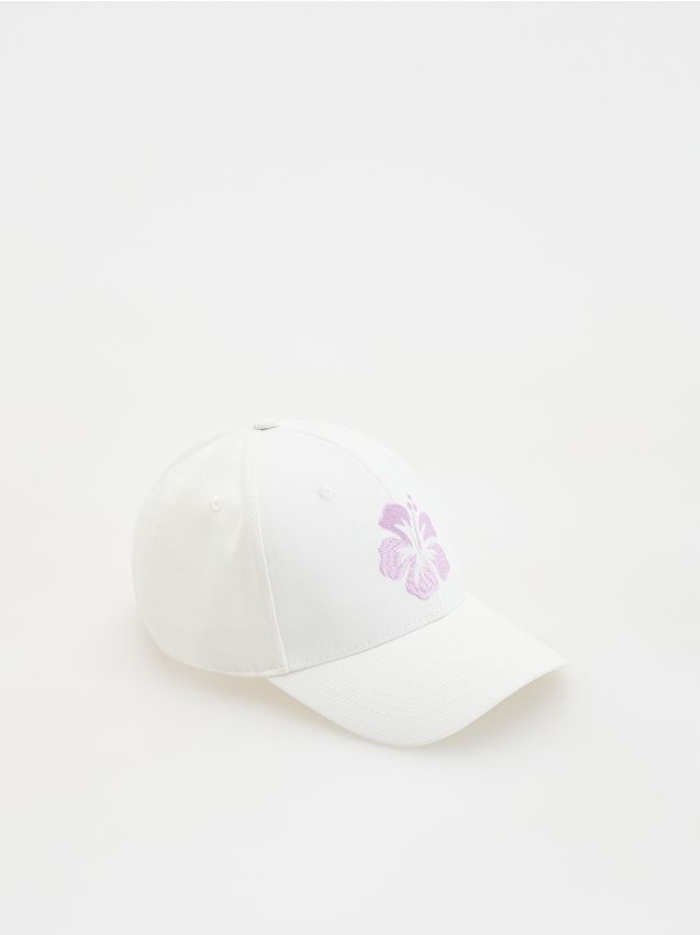 Reserved - Șapcă cu broderie - crem
