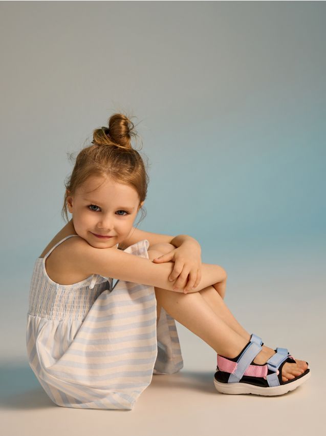 Lightweight sandals with Velcro fastening - RESERVED