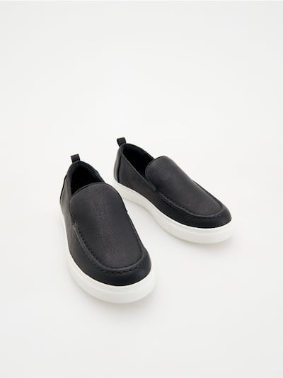 MEN`S LOAFER SHOES